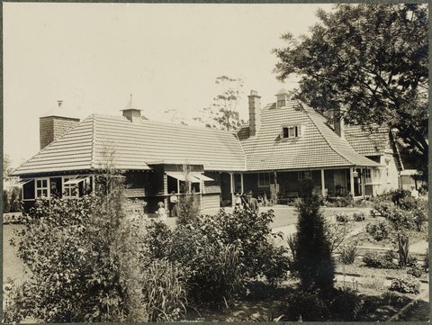 John Sullman and family, front yard, Ingleholme, c. 1900