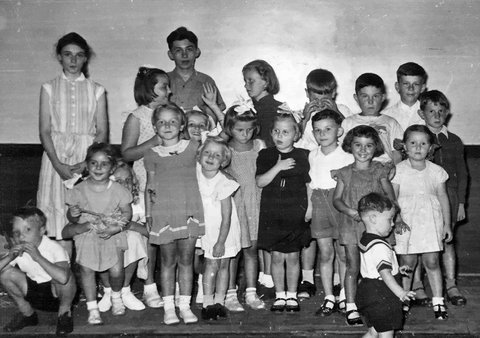 1951 - Pupils of the first Ukrainian School in Australia - at the YMCA Pitt St Sydney