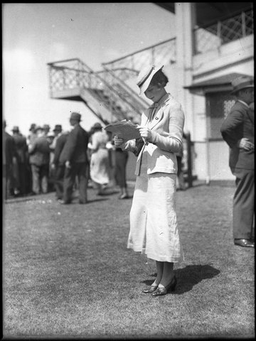 Woman racegoer at Warwick Farm racecourse from The Powerhouse Museum, 1930–50