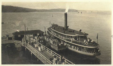 Sydney Ferry KIRRULE with picnickers at Nielsen Park circa 1914, c. 1914