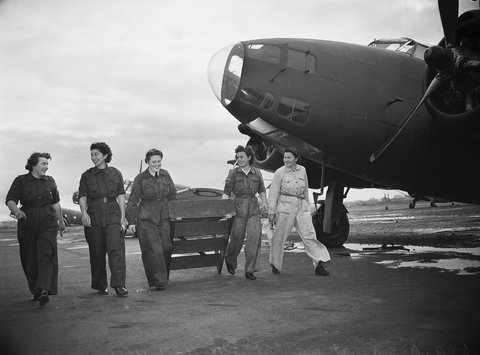 W.A.A.A.F technicians Mascot (cropped), 1944