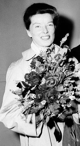 Katharine Hepburn Kingsford Smith Airport, Sydney, 1955 (cropped)