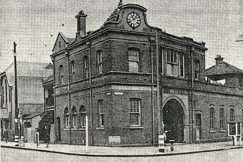 Tram stop at Alexandria post office 1940s