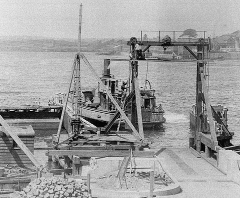 Sydney paddle wheel vehicular ferry BARANGAROO at Blues Point 3 October 1924