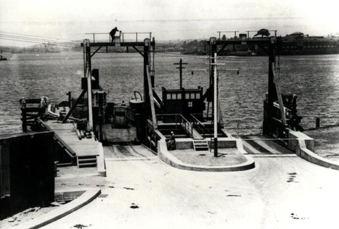 Sydney ferry BARANGAROO or BENELON at McMahons Point, 1880–1932